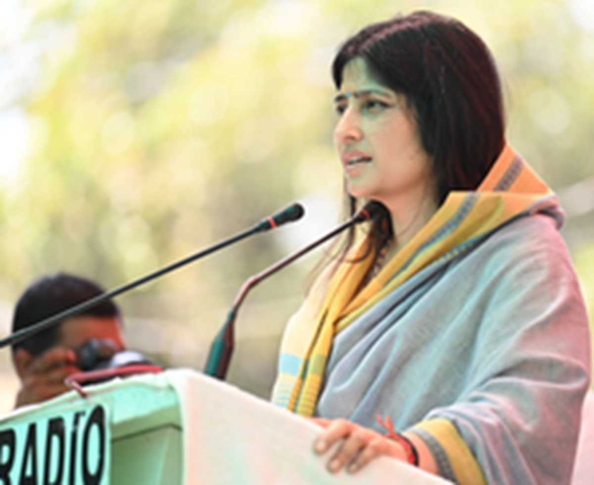 देश-प्रदेश से ऐसी सरकार हटाएं जो कर रही भविष्य से खिलवाड़ : डिंपल यादव